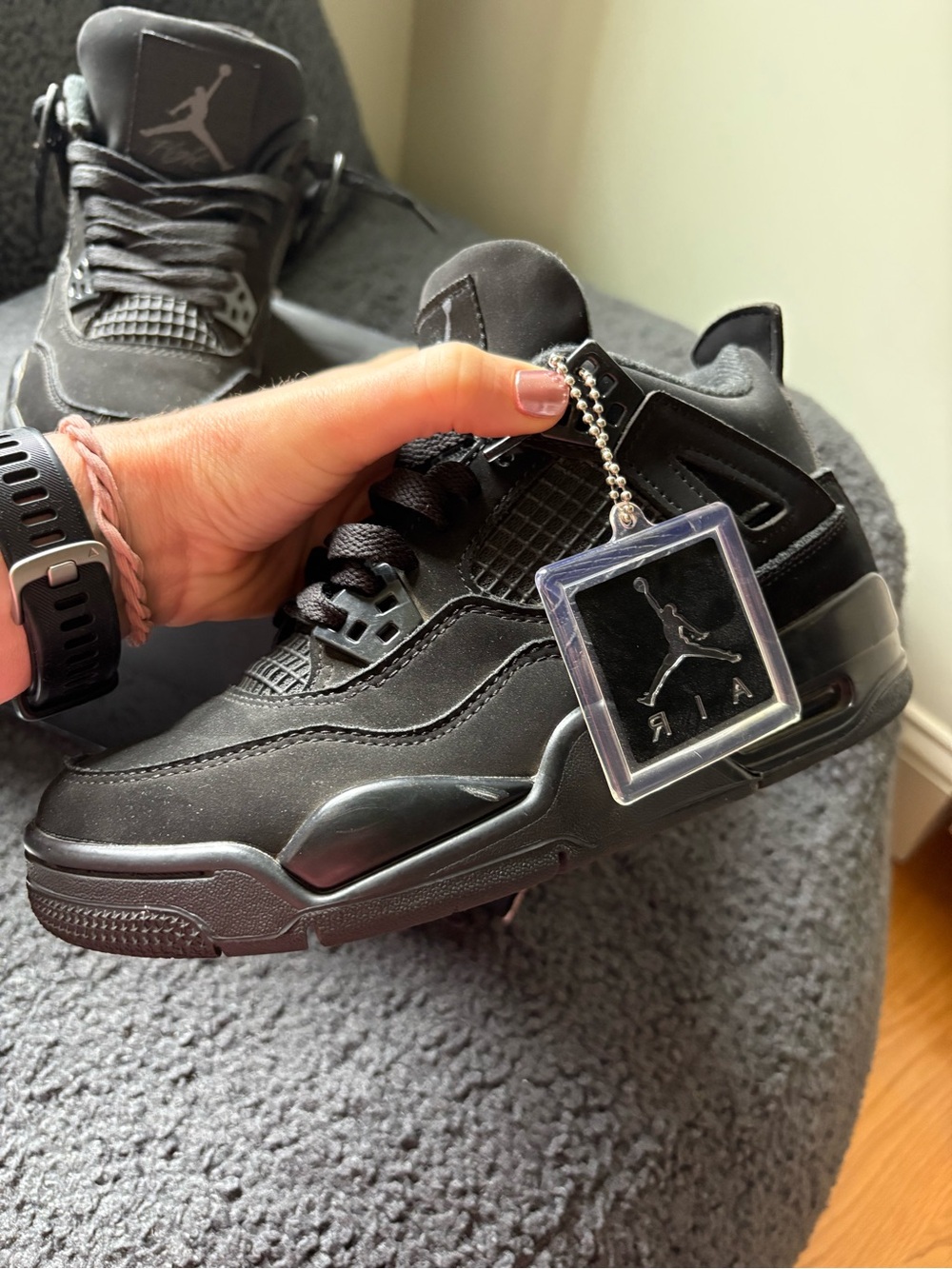 Black Cat Jordan 4